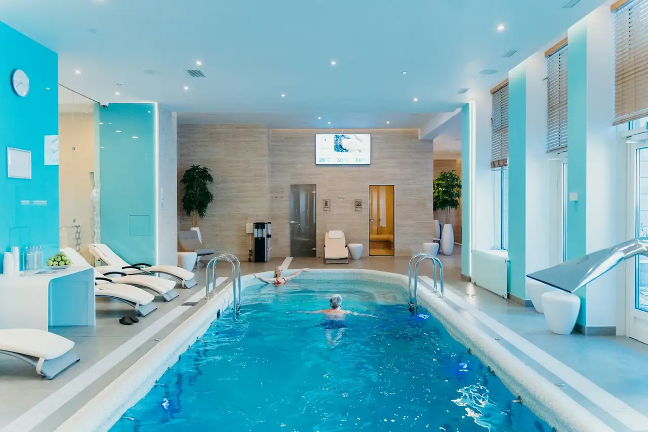 Luksuzen notranji bazen Aurivel Grandhotel